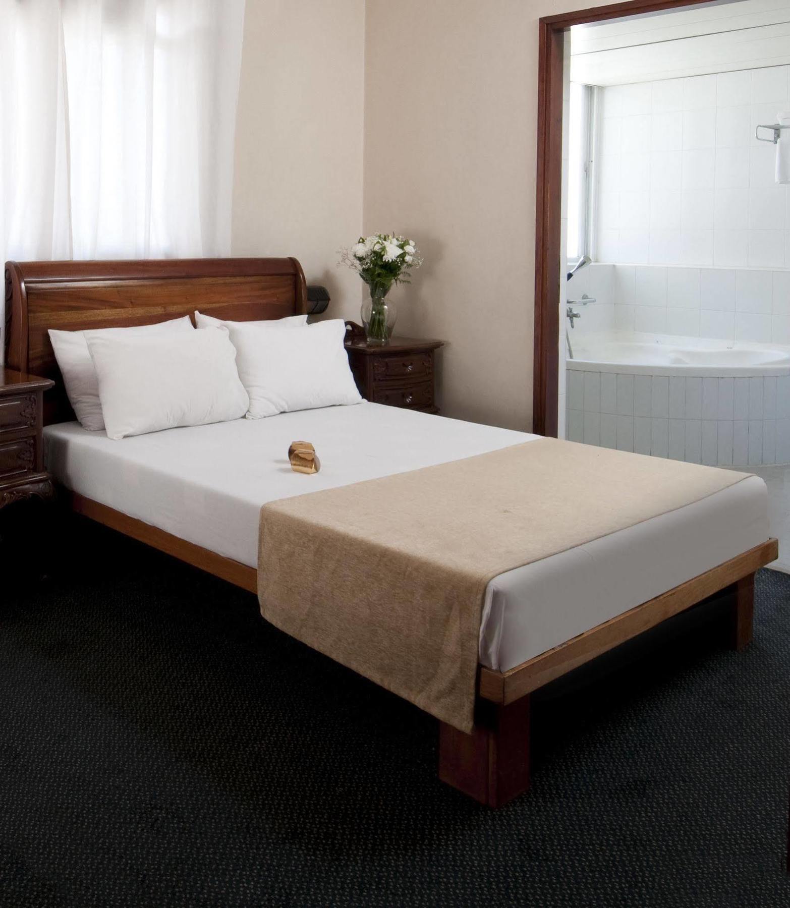 Sun Aviv Hotel เทลอาวีฟ ภายนอก รูปภาพ